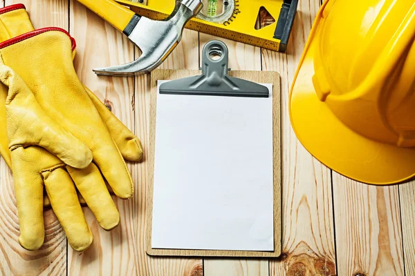 Klembord met wit blanco papier blad voor uw tekst handschoenen Ham — Stockfoto