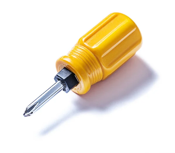 Destornillador pequeño con destornillador amarillo aislado — Foto de Stock