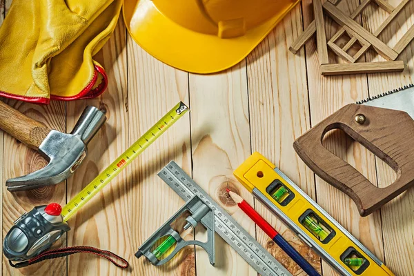 Composición de herramientas de construcción sobre fondo de madera — Foto de Stock
