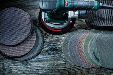 Elcetric zımpara makinesi ve vintage woo plakları.