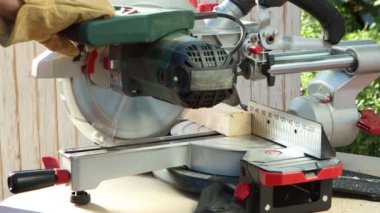 4K miter iş yerinde yakın görünüm