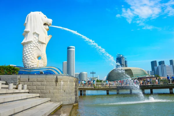 Cingapore Janeiro 2017 Famosa Fonte Merlion Contra Céu Azul — Fotografia de Stock