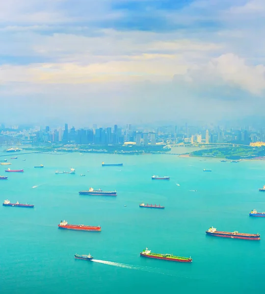 新加坡港货船船的景观观 — 图库照片