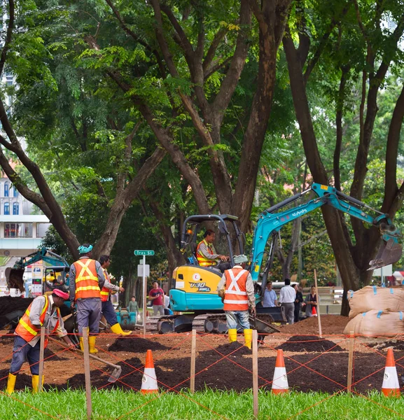 Singapur Enero 2017 Trabajadores Que Trabajan Parque Público Singapur Singapur —  Fotos de Stock