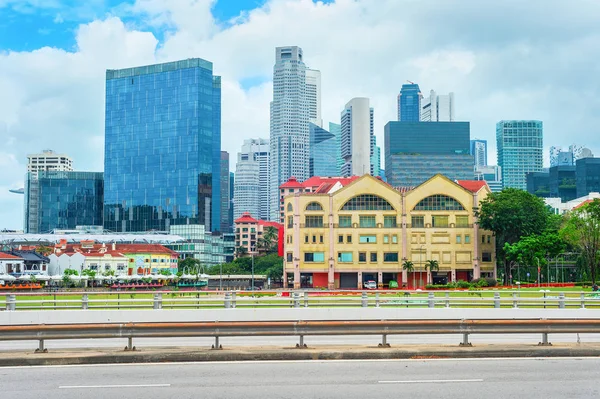 Dzielnicy Biznesowej Singapuru Nowoczesna Architektura Restauracje Drapaczy Chmur Pobliżu Autostrady — Zdjęcie stockowe