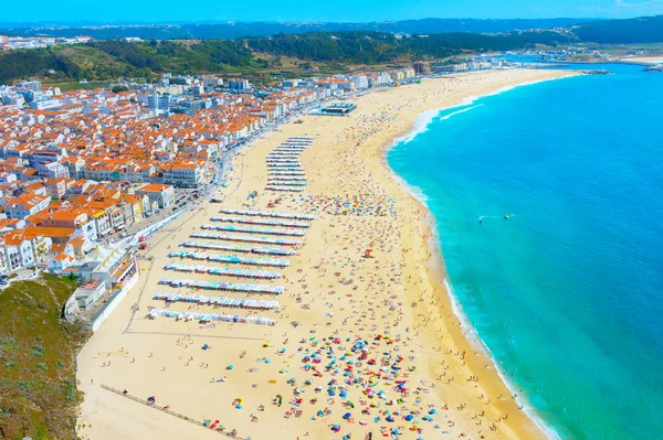 Ocean Beach Nazare Portekiz Güneşlenme Insanlar — Stok fotoğraf