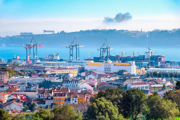 Skyline Lisbona Con Gru Merci Container Carico Porto Lungo Fiume — Foto Stock