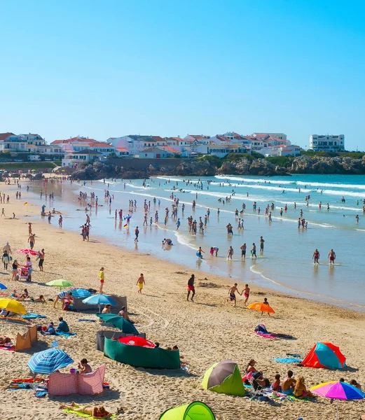 Baleal Portugal Juli 2017 Trångt Ocean Beach Hög Högsäsong — Stockfoto