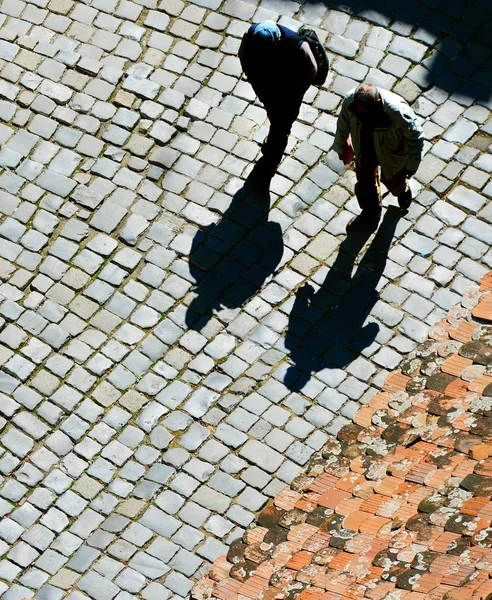 Vista Aérea Pessoas Caminhando Por Calçada Old Town Street Romênia — Fotografia de Stock