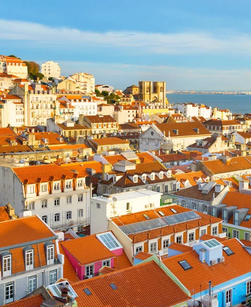 Skyline Van Lissabon Met Beroemde Kathedraal Van Lissabon Bij Zonsondergang — Stockfoto