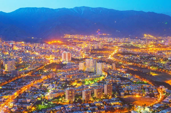 夕暮れ イランのテヘランの空中スカイライン — ストック写真