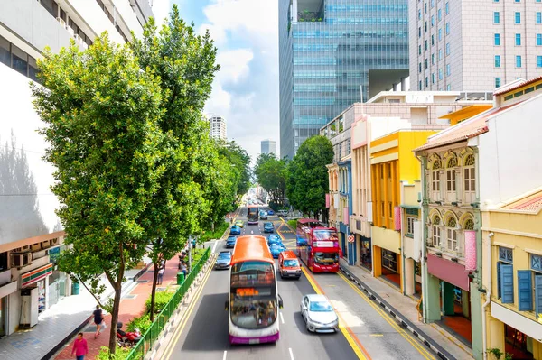 Verhoogde Weergave Van Verkeer Singapore Stad Straat Met Moderne Kleurrijke — Stockfoto