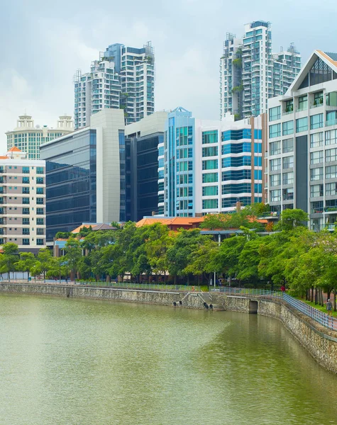 Architektura Singapuru Nedaleko Řeky Dne — Stock fotografie