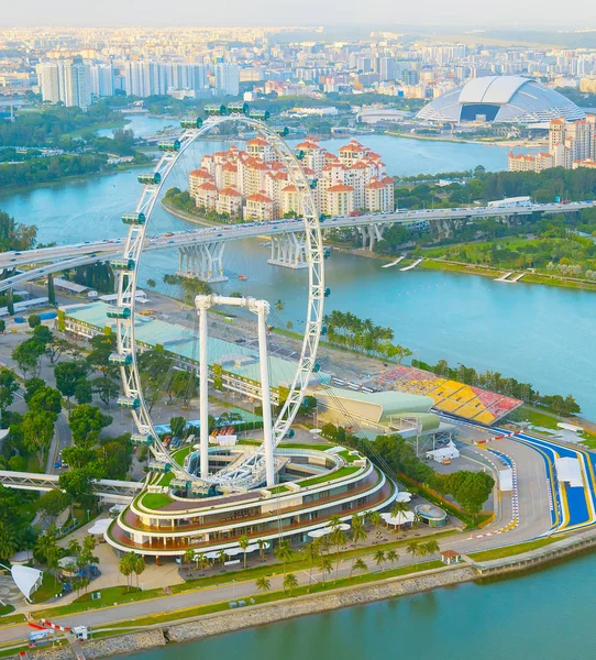 シンガポール フライヤーと川の空撮 — ストック写真