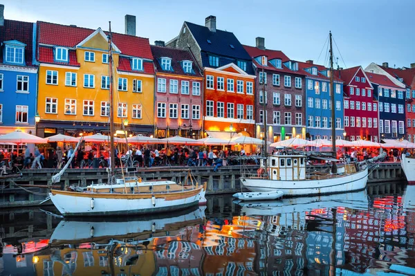 Voiliers Amarrés Par Promenade Nyhavn Illuminée Soir Copenhague Vieille Ville — Photo