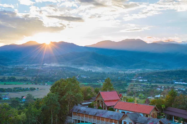 Vacker Solnedgång Landskap Med Pai Village Bergen Dal Thailand — Stockfoto