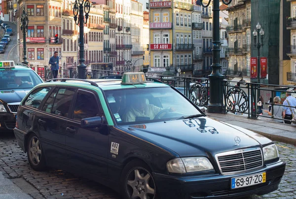 Porto Portugalsko Června 2017 Taxi Cab Čekají Cestující Vlakovém Nádraží — Stock fotografie