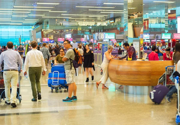 Сінгапур Січня 2017 Люди Міжнародного Аеропорту Чангі Залі Сінгапурі Аеропорт — стокове фото