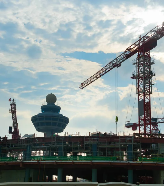 近代的な空港ターミナルの建設現場で建築活動 シンガポール — ストック写真