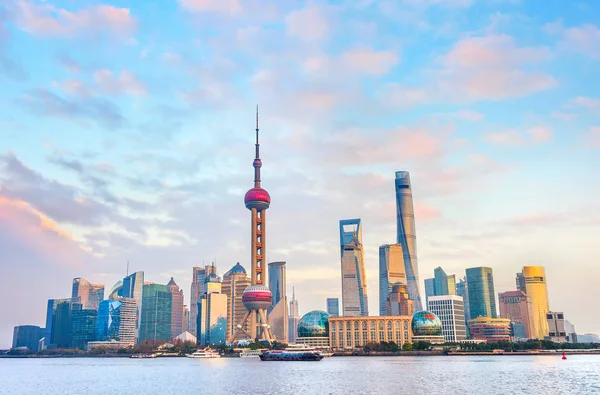 Farbenfroher Sonnenuntergang Über Dem Ufer Der Shanghai Metropole Mit Gebäuden — Stockfoto