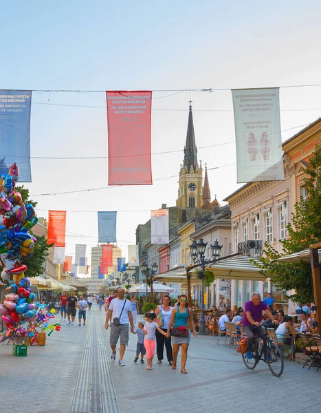 Нови Сад Сербия Августа 2017 Года Люди Идут Староместской Улице — стоковое фото