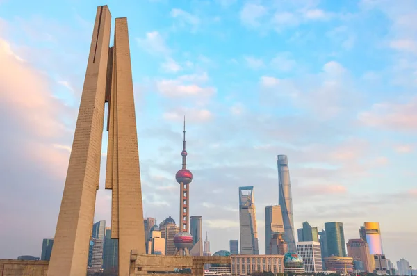 Modern Mimarisi Ünlü Televizyon Kulesi Çin Shanghai Metropol Günbatımı Manzarası — Stok fotoğraf