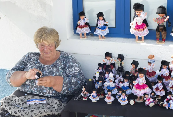 Senior Kvinna Gatan Nazare Att Tillverka Och Sälja Traditionella Handgjorda — Stockfoto