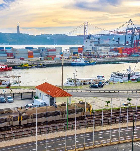 Trainen Spoorlijn Door Comercial Poort Met Schepen Containers Abril Brug — Stockfoto