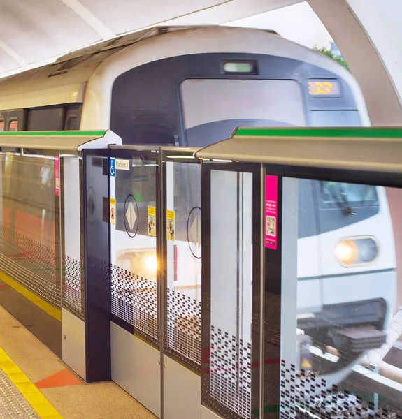 Light Rail Transit Tåg Vid Stationen Singapore — Stockfoto