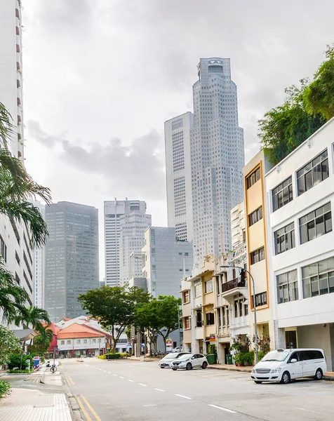 Město Ulice Singapuru Downtown Zaparkovanými Automobily Mlhavé Slunečního Záření — Stock fotografie