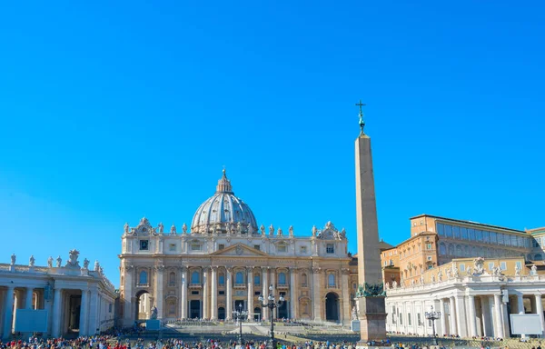 Petersbasilika Mit Blauem Himmel Auf Hintergrund Vatikanisch Rom Italien — Stockfoto