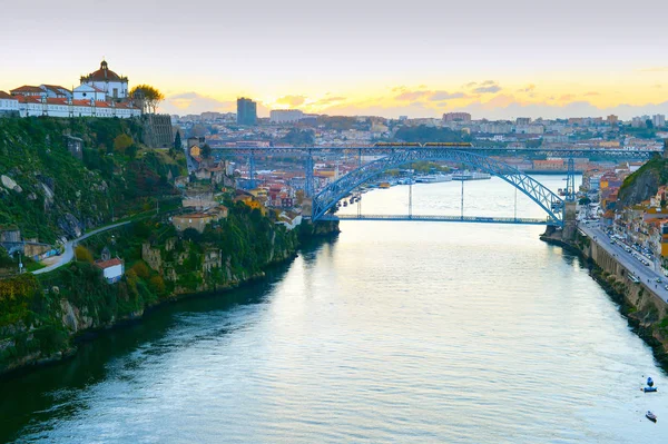 Dom Luis Köprüde Douro Nehri Üzerinde Günbatımında Tramvay Porto Portekiz — Stok fotoğraf