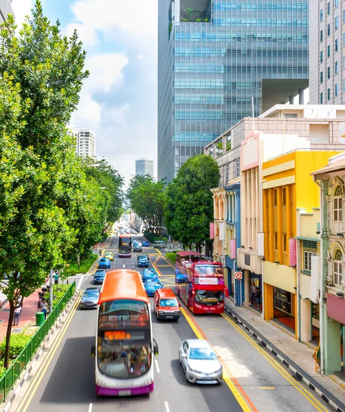 Verhoogde Weergave Van Verkeer Singapore Stad Straat Met Moderne Kleurrijke — Stockfoto