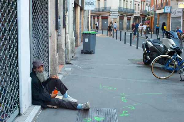 Toulouse Frankreich August 2017 Obdachloser Bettelt Auf Der Straße — Stockfoto