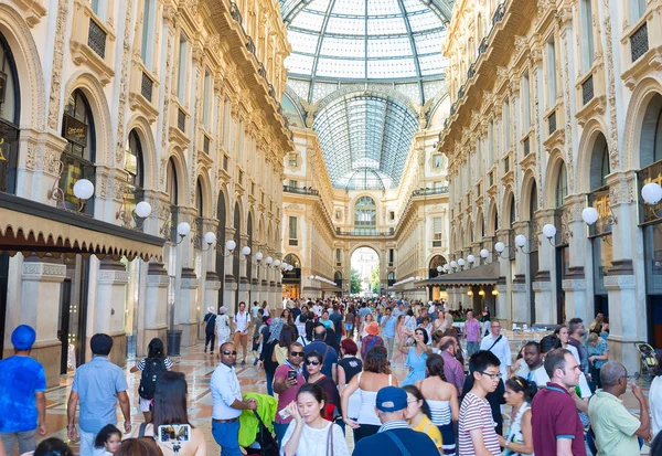 Мілан Італія Серпня 2017 Люди Galleria Vittorio Emanuele — стокове фото