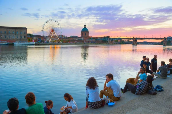 Toulouse Fransa Ağustos 2017 Toulouse Nehirde Garone Çıkabilir Dinlenme Insanlar — Stok fotoğraf