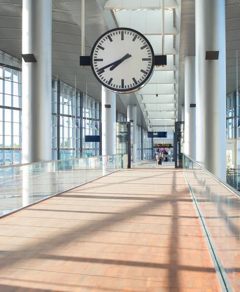 Relógio Salão Aeroporto Internacional Kastrup Copenhague Dinamarca — Fotografia de Stock