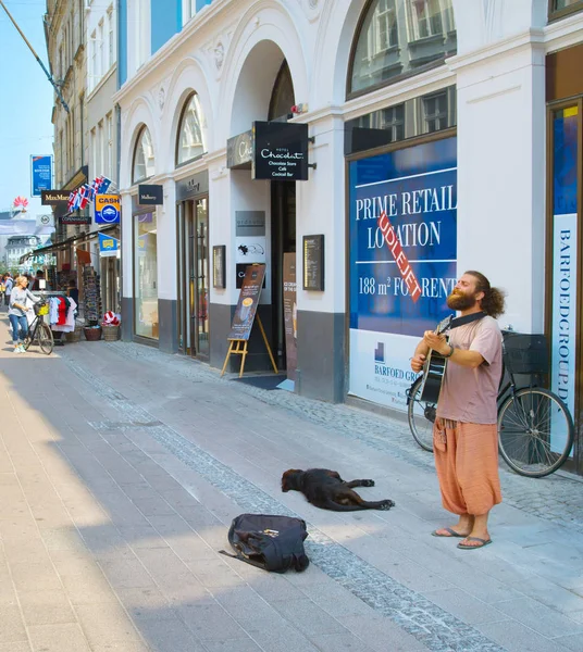 Köpenhamn Danmark Juni 2018 Street Musiker Uppträder Shoppinggatan — Stockfoto