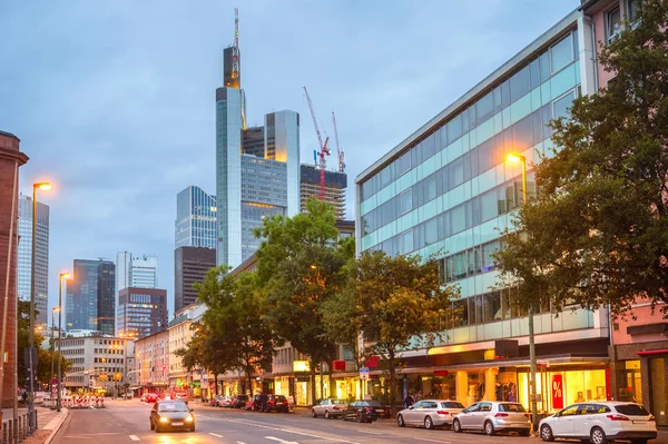 Autoverkehr Beleuchteten Einkaufsstraßen Der Innenstadt Von Frankfurt Main Gebäude Moderner — Stockfoto
