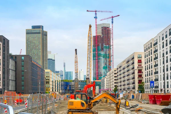 Excavadora Grúas Equipo Construcción Sitio Construcción Centro Calle Con Edificios —  Fotos de Stock