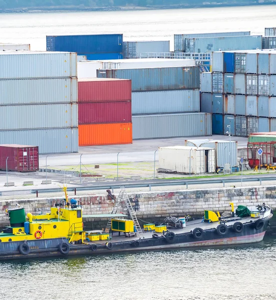 Barcos Atracados Por Cais Com Contentores Carga Porto Comercial Lisboa — Fotografia de Stock
