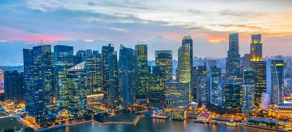 Luchtfoto Panoram Van Singapore Downtown Schemering — Stockfoto