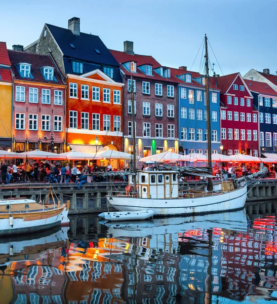 Voiliers Amarrés Par Promenade Nyhavn Illuminée Soir Copenhague Vieille Ville — Photo