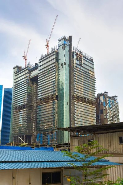 Widok Dołu Żurawi Praca Budowie Drapacz Chmur Rusztowania Singapur — Zdjęcie stockowe