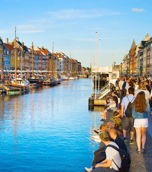 Copenhagen Dinamarca Junio 2018 Edificios Residenciales Por Terraplén Copenhague —  Fotos de Stock