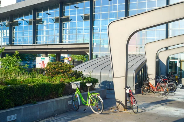 Fahrradabstellplatz Eingang Zum Flughafen Kastrup Der Abendsonne Kopenhagen Dänemark — Stockfoto