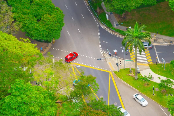 Luftaufnahme Des Straßenverkehrs Singapore Und Menschen Die Die Straße Überqueren — Stockfoto