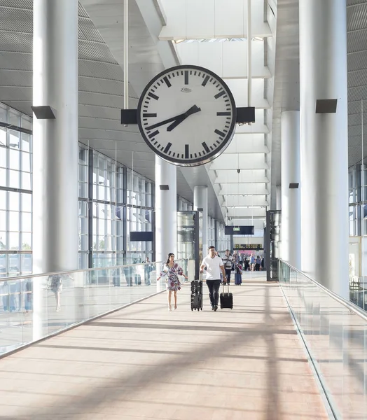 Copenhagen Denemarken Juni 2018 Paar Kastrup Airport Hall Kopenhagen — Stockfoto