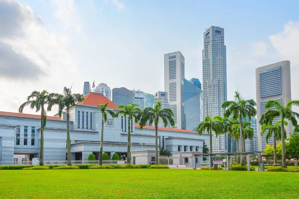 Singapore Government Building Green Lawn Modern Cityscape Background — Stock Photo, Image