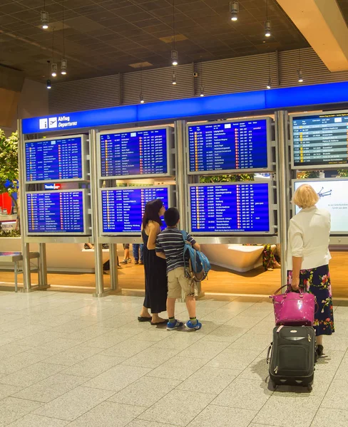 Frankfurt Augustus 2018 Mensen Vertrekhal Frankfurt International Airport — Stockfoto